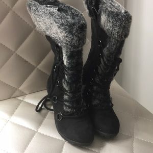 Black long boots with fur